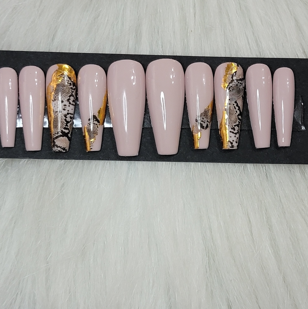 Press on nails